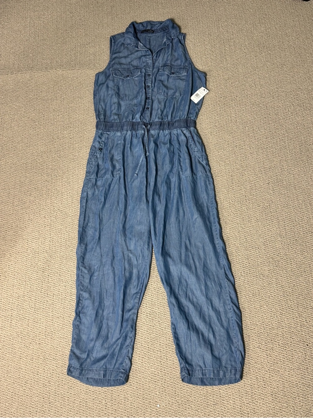 Black Tape_ Sleeveless Chambray Jumpsuit in Blue